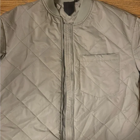 Vero Moda Natalie Lightweight Quilted Coat
Oatmeal Ladies Small NWOT - Picture 5 of 8